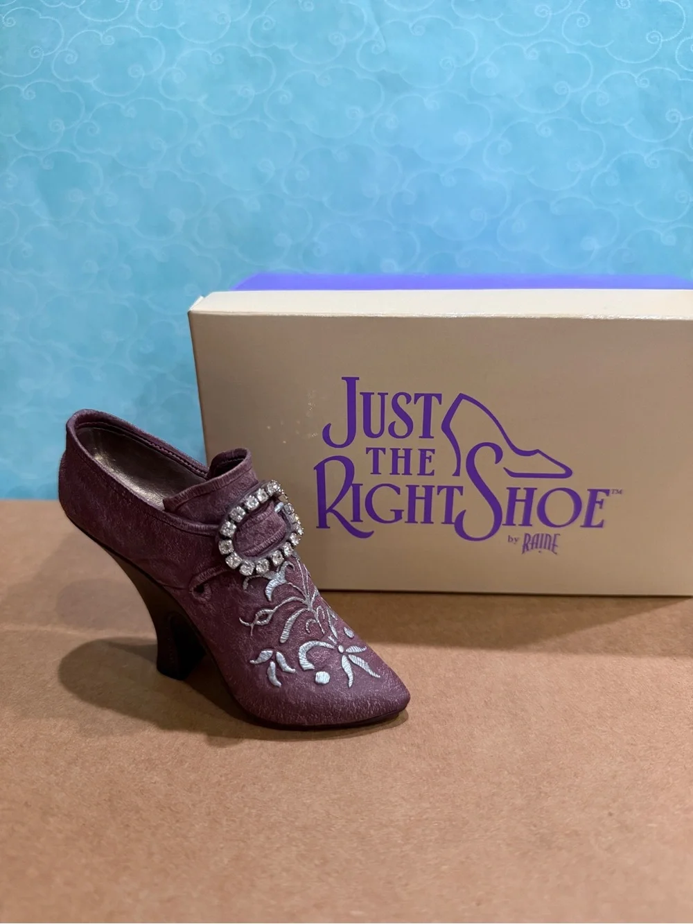 Just the Right Shoe “Bordeaux” #25022 (1999) Collectible Shoe